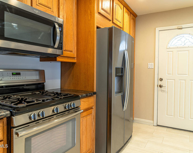 3590 Evans Drive - Photo Thumbnail 5