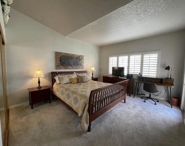 160 Desert Falls Circle - Photo Thumbnail 9