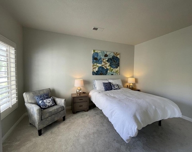 160 Desert Falls Circle - Photo Thumbnail 14