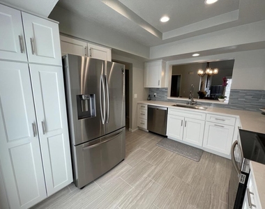 160 Desert Falls Circle - Photo Thumbnail 8