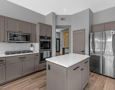 93 Kavenish Drive - Photo Thumbnail 6