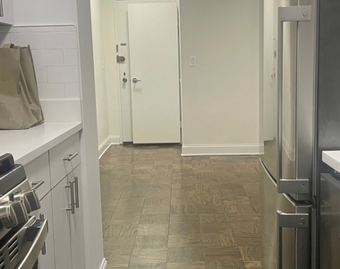 405 East 56th Street - Photo Thumbnail 3