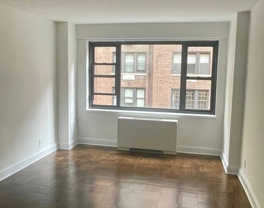 405 East 56th Street - Photo Thumbnail 4