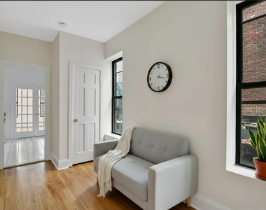 17 Greenwich Street - Photo Thumbnail 2