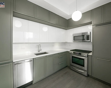 416 West 52nd Street - Photo Thumbnail 3