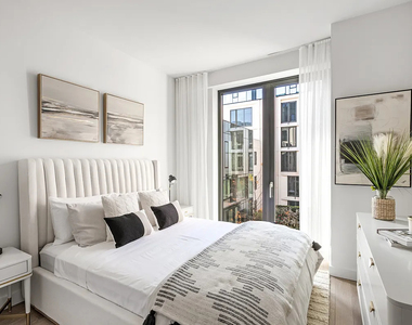 500 West 45th Street - Photo Thumbnail 2