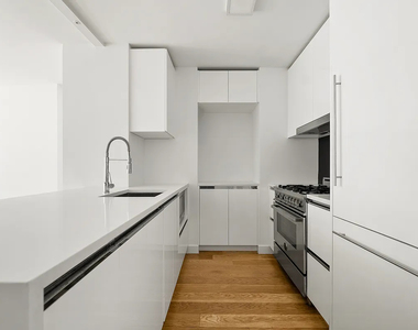 West 53rd st/ 8th ave - Photo Thumbnail 2