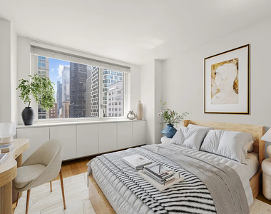 West 53rd st/ 8th ave - Photo Thumbnail 5