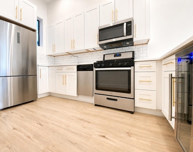 191 Jefferson Ave - Photo Thumbnail 2