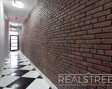 147 Rogers Avenue - Photo Thumbnail 6