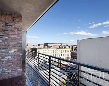 147 Rogers Avenue - Photo Thumbnail 10
