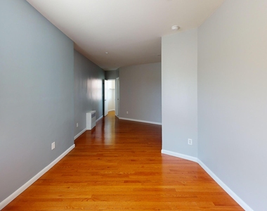 Riverdale Avenue - Photo Thumbnail 1