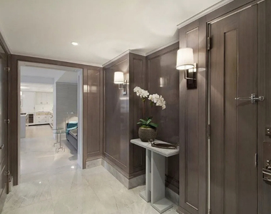 21 E 61st St - Photo Thumbnail 1