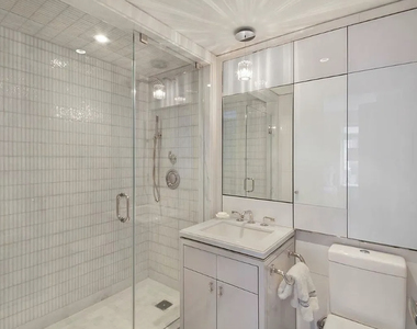 21 E 61st St - Photo Thumbnail 9