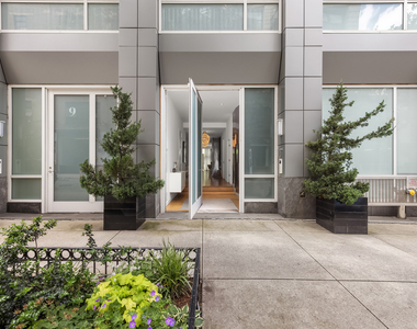 311 W Broadway - Photo Thumbnail 10