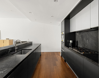 311 W Broadway - Photo Thumbnail 2
