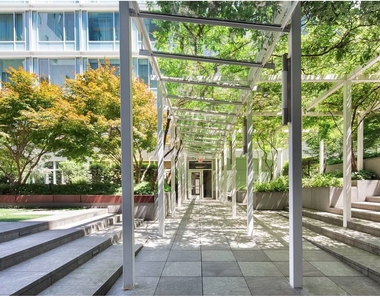 311 W Broadway - Photo Thumbnail 12