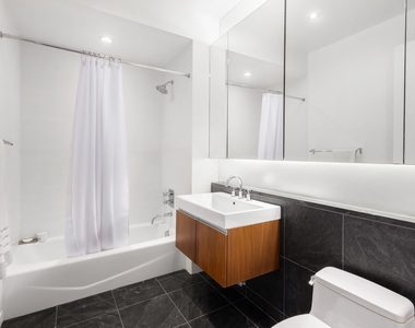 311 W Broadway - Photo Thumbnail 6