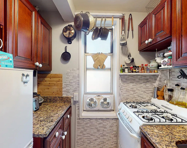 East 58th Street - Photo Thumbnail 3