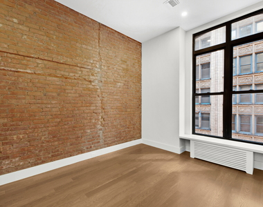 Madison Avenue - Photo Thumbnail 2
