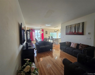 913 Hawthorn Way - Photo Thumbnail 2