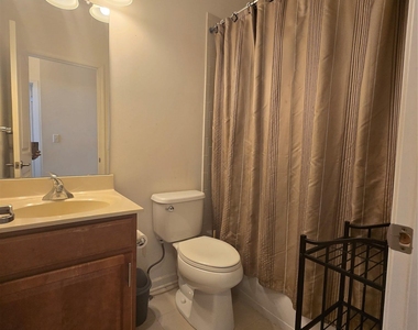 913 Hawthorn Way - Photo Thumbnail 15