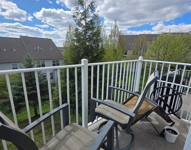 913 Hawthorn Way - Photo Thumbnail 1