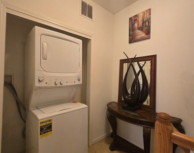 913 Hawthorn Way - Photo Thumbnail 13