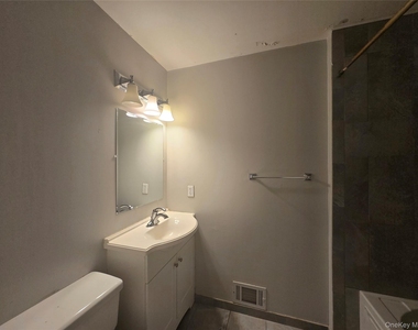 913 Hawthorn Way - Photo Thumbnail 18