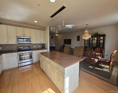 913 Hawthorn Way - Photo Thumbnail 9
