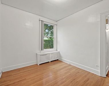 242 Mayflower Avenue - Photo Thumbnail 10