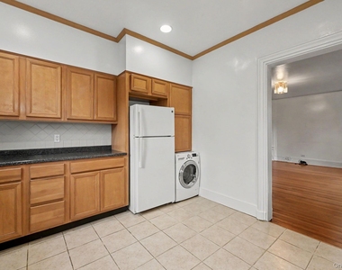 242 Mayflower Avenue - Photo Thumbnail 3