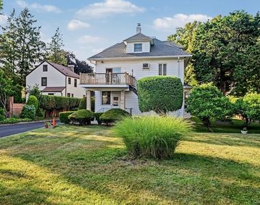 242 Mayflower Avenue - Photo Thumbnail 11