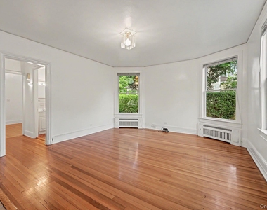 242 Mayflower Avenue - Photo Thumbnail 4