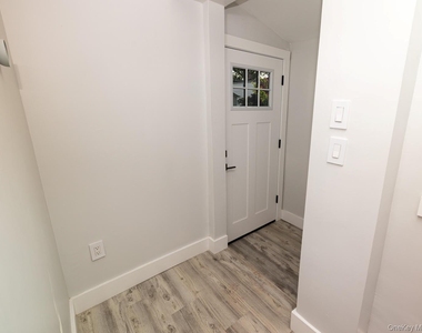 47 Wood Street - Photo Thumbnail 9