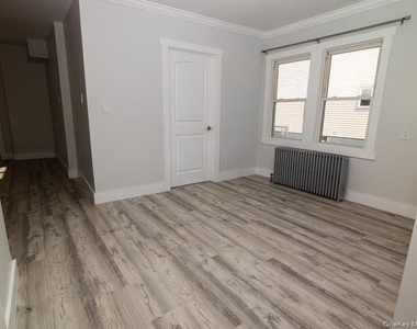 47 Wood Street - Photo Thumbnail 7