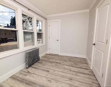 47 Wood Street - Photo Thumbnail 6