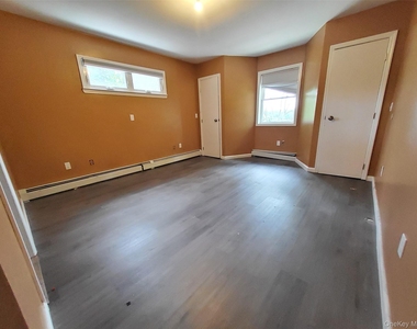 469 Hillside Road - Photo Thumbnail 7