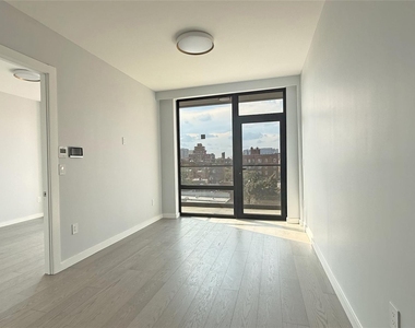 134-11 Franklin Avenue - Photo Thumbnail 5