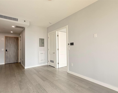 134-11 Franklin Avenue - Photo Thumbnail 4