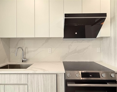 134-11 Franklin Avenue - Photo Thumbnail 17