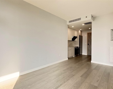 134-11 Franklin Avenue - Photo Thumbnail 1