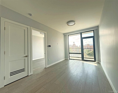 134-11 Franklin Avenue - Photo Thumbnail 8