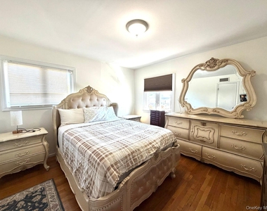 906 Park Court - Photo Thumbnail 7