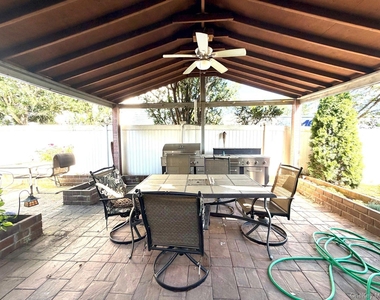 906 Park Court - Photo Thumbnail 13
