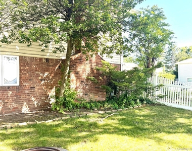 906 Park Court - Photo Thumbnail 14