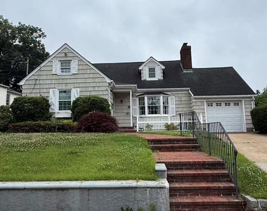60 Highland Place - Photo Thumbnail 1