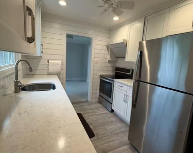 60 Highland Place - Photo Thumbnail 7