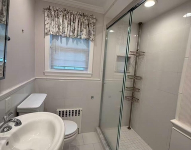 60 Highland Place - Photo Thumbnail 8