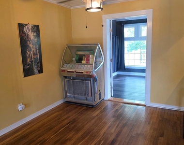 1396 Illinois Avenue - Photo Thumbnail 8